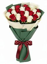 Букет Микс из красных и белых роз в Татариново