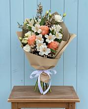 Букет цветов из:  Альстромерии, Лизиантусы, Розы и Хризантемы в Татариново