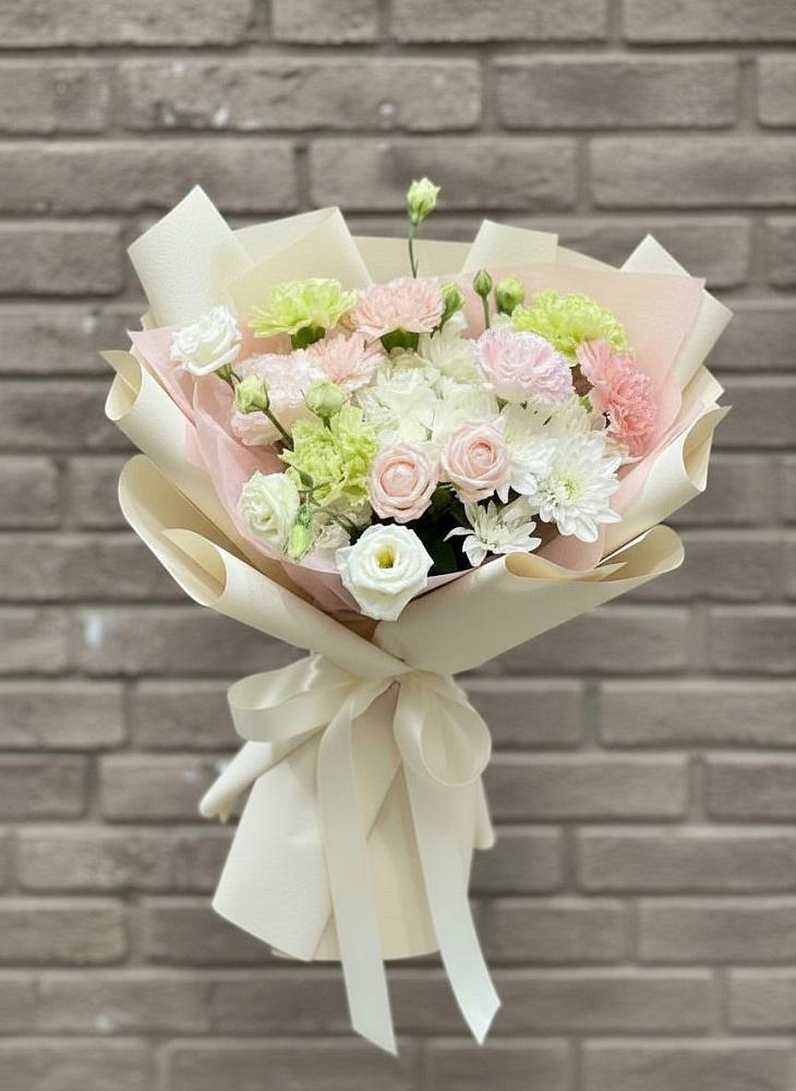 Букет цветов из: Гвоздики, Розы, Лизиантусы и Хризантемы в Татариново