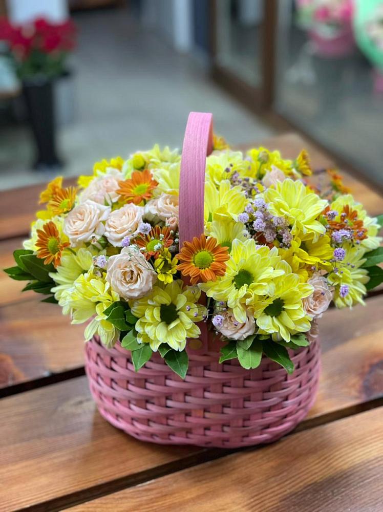Цветочная композиция из Хризантемы и Розы в корзине в Татариново