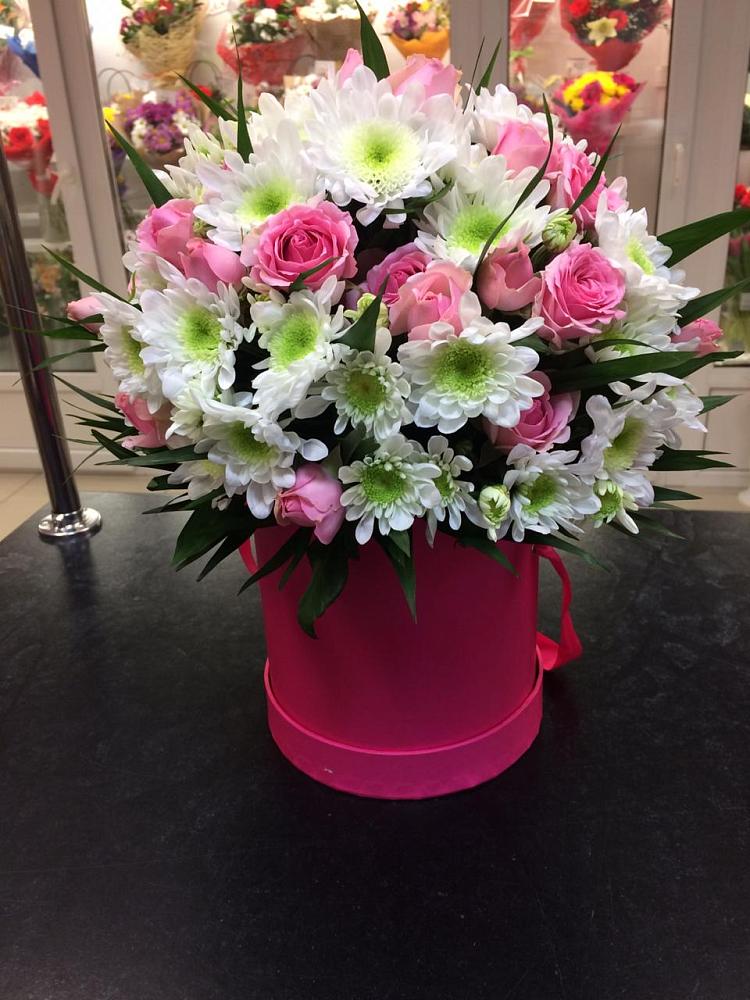 Цветочная композиция из Розы и Хризантемы в шляпной коробке в Татариново