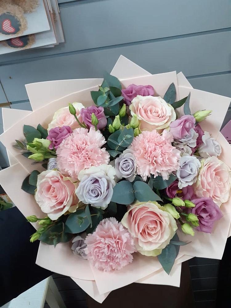 Букет цветов из: Розы, Гвоздики и Лизиантусы в Татариново