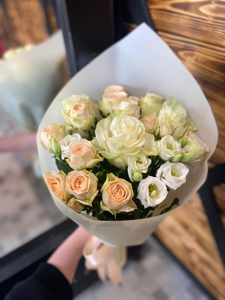 Букет цветов из: Розы и Лизиантусы в Татариново